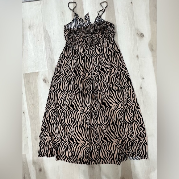 Bow front Animal Print midi dress - Picture 5 of 8
